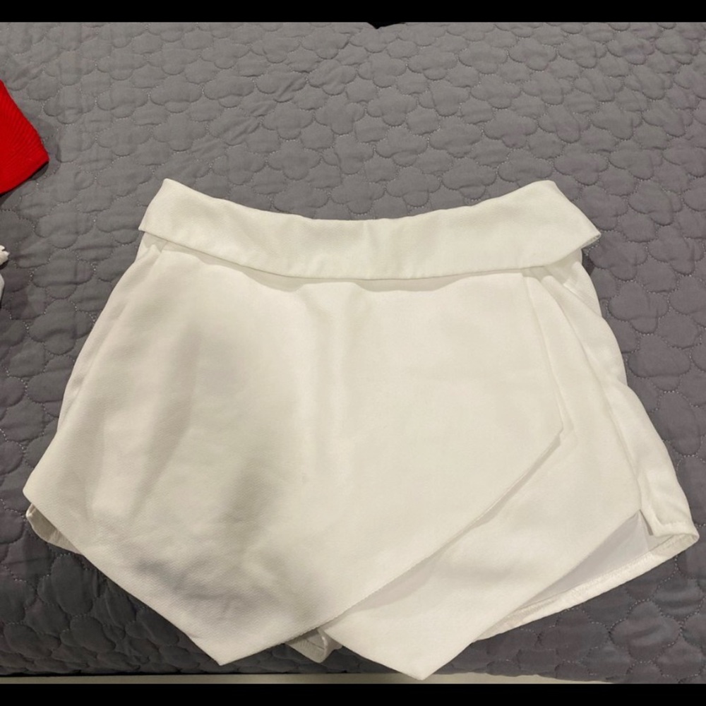 White skort size small